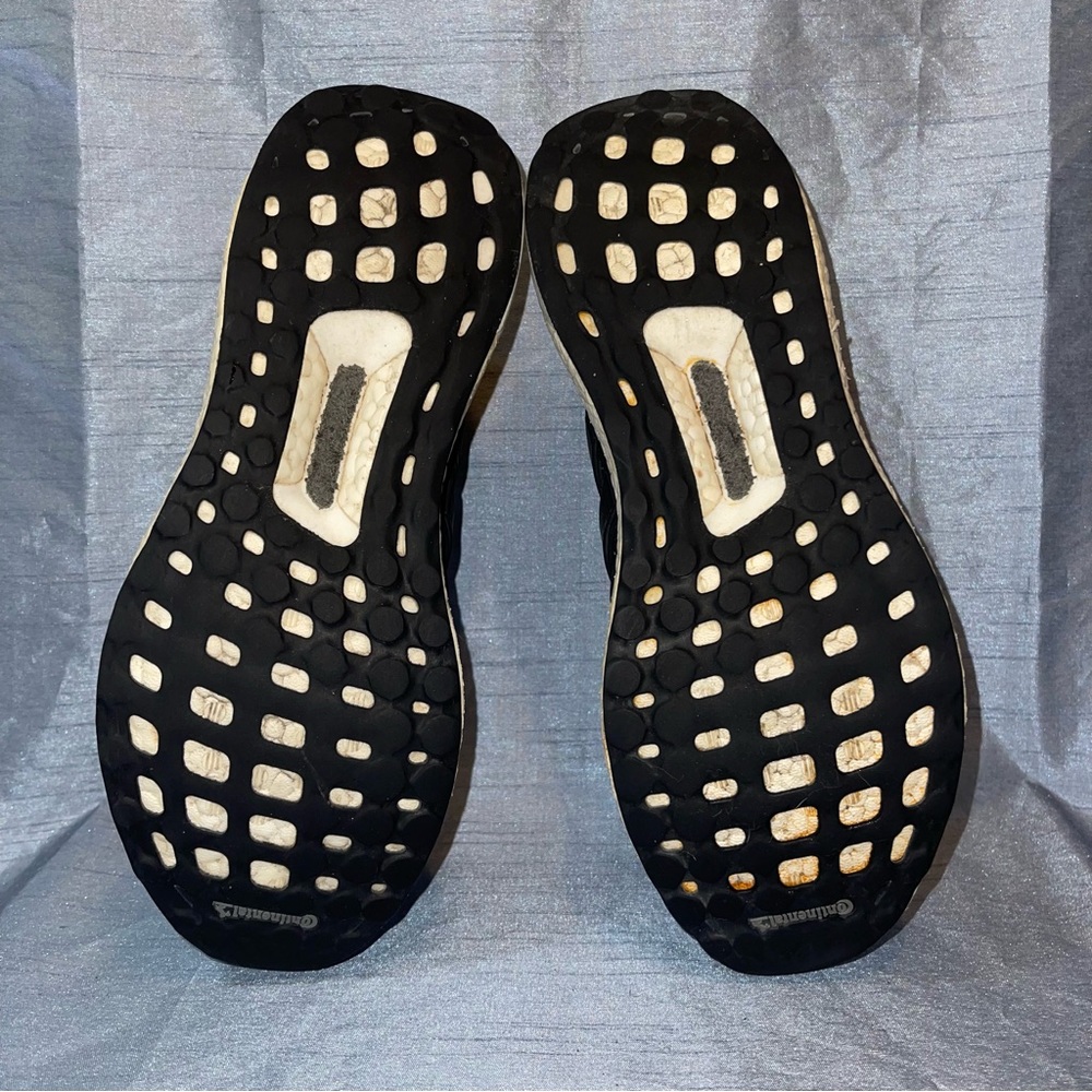 Women's Adidas UltraBoost 4.0 Core Black Cloud White Size 9.5 F36125 - Picture 7 of 8
